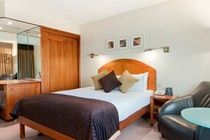 Premier Inn Premier Inn Heathrow Airport Terminal 4 Stanwell Bagian luar foto