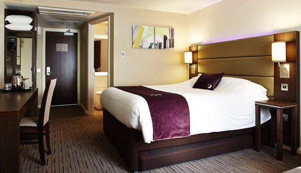 Premier Inn Premier Inn Heathrow Airport Terminal 4 Stanwell Bagian luar foto